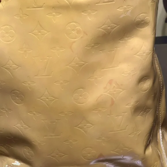 Authentic Louis Vuitton Monogram Vernis Reade MM Tote Bag - Picture 5 of 13